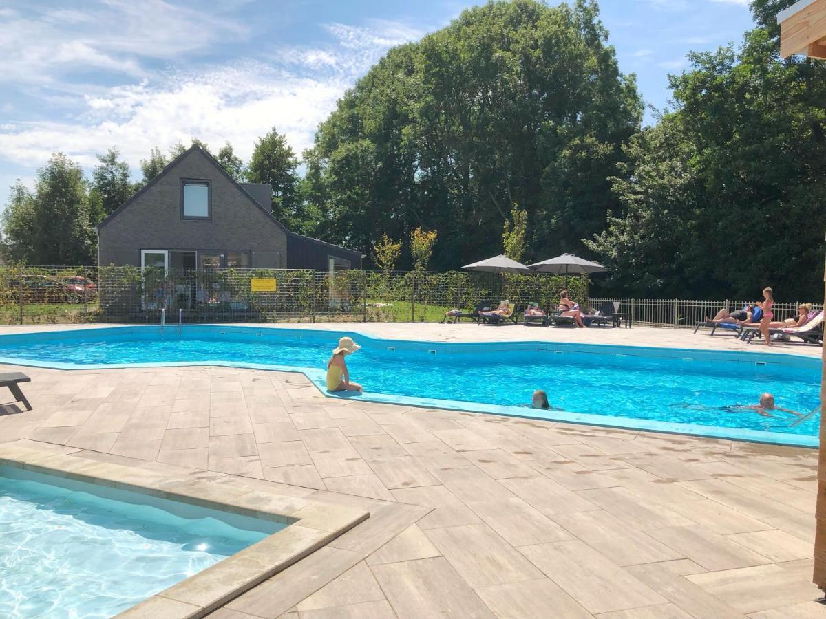 Bungalow 82 Op Recreatiepark De Wielen 신트 마르턴 외부 사진